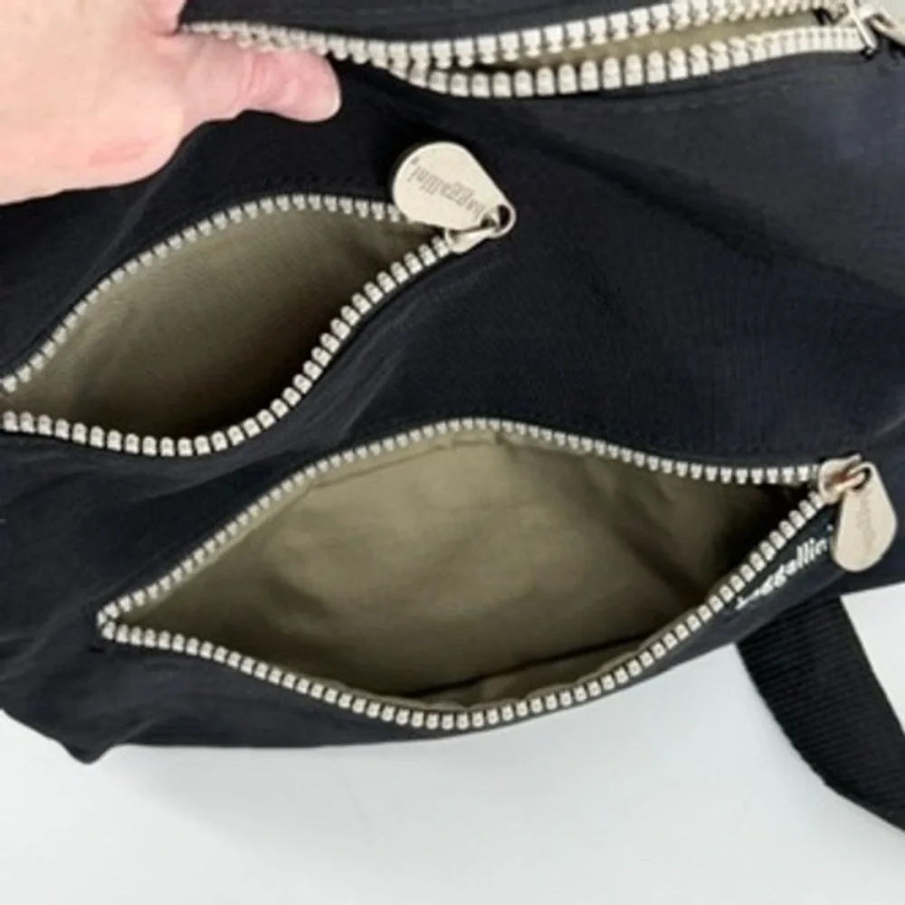 baggallini‎ Black Nylon Crossbody Bag Three Zip Front Pockets Adjustable Strap